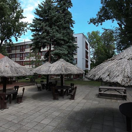 Отель Rev Szallo Balaton Сантод Экстерьер фото