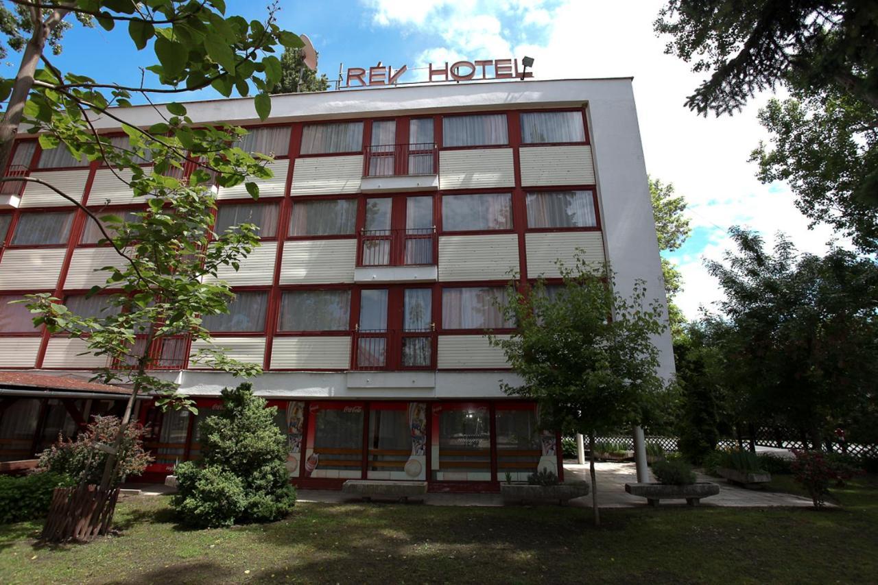 Отель Rev Szallo Balaton Сантод Экстерьер фото