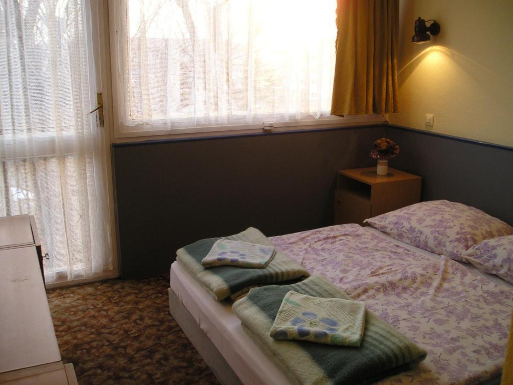 Отель Rev Szallo Balaton Сантод Номер фото