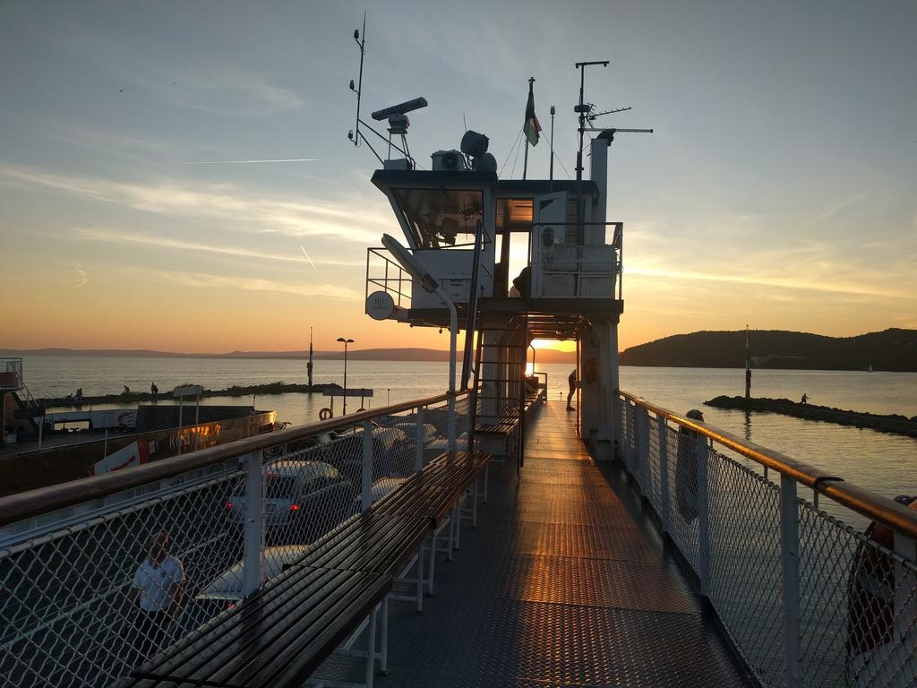 Отель Rev Szallo Balaton Сантод Экстерьер фото