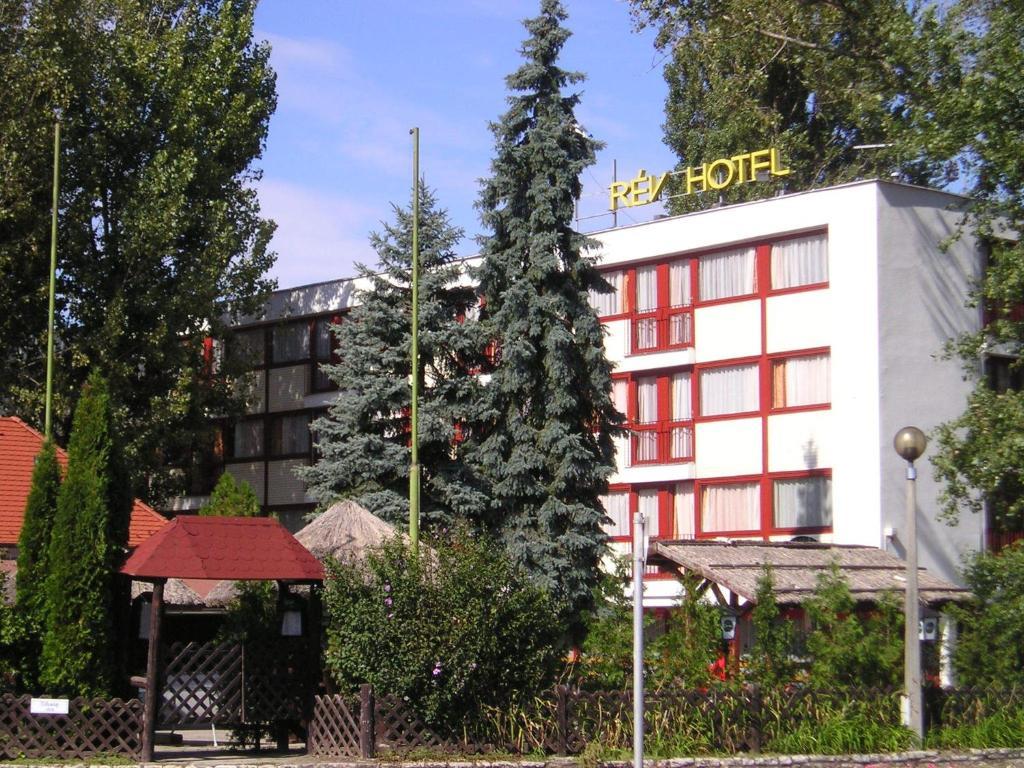 Отель Rev Szallo Balaton Сантод Экстерьер фото